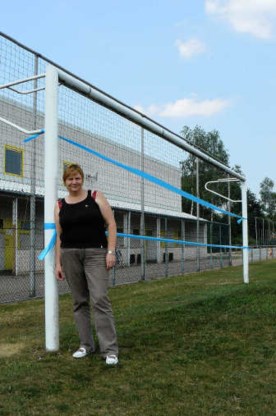FC Halveweg-voorzitster Linda Cauberghe: 'Verschillende konijnenpijpen zijn vijftien tot twintig centimeter diep en zijn vaak amper vijf meter van elkaar verwijderd.'ksg