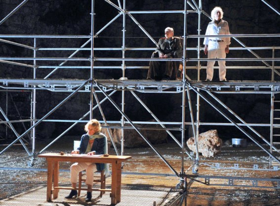 Jeanne Moreau (l.), die er ook bij was op de eerste festivaleditie, is de verteller in een voorstelling van de Israëlische Amos Gitai. Het is het eerste stuk in een editie die draait om de problemen in het Midden-Oosten en de wereldafp