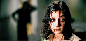 De hoofdpersonages in 'Let the right one in': onpeilbaar alleen. rr