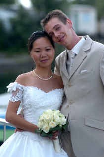 Het had wat voeten in de aarde, maar Gwen en Brecht zijn erin geslaagd een trouwfeest te organiseren waar ook Gwens Vietnamese familie zich kon in vinden.