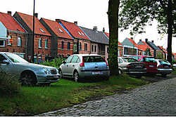 In Kaprijke zal het nieuwe reglement gevolgen hebben voor de tientallen autobestuurders die - tussen café De Blauwe Maan en het Friethuisje - hun wagen op het plantsoen parkeren: verboden. wdb