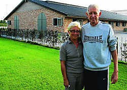 Rudi Van Duffel en zijn vrouw Christiane Dirkx gaan de Tourtafel een mooie plaats geven in hun huis.Louis Verbraeken