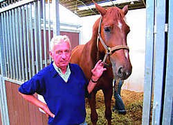 Paul Peeters was gisteren even op zijn manege, maar de overval van maandagavond zinderde nog flink na.tdk