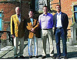 Gastheer de graaf van Ooidonk, de muzikale leider van Aida en Frederic en Gonzague van organisator Idée Fixe. jrz