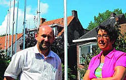 Schepen De Greve en burgemeester Willems. 'We hebben klacht ingediend tegen onbekenden.' emt