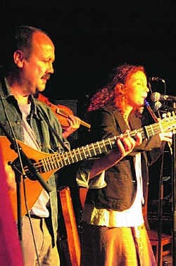 Erwin Libbecht en Heather Graham spelen tijdens dit folkfestival bij Faran Flad. if
