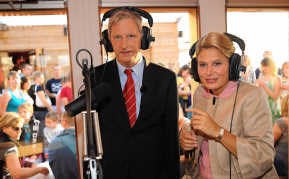 Walter Baele en Nathalie Meskens als prins Filip en prinses <br>Mathilde in 'Wij van België'. rr