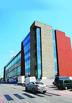 Het Stayen-complex is een erg indrukwekkend gebouw dat boven de andere uittorent.Egide Lismond