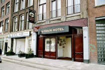 In dit hotel in Amsterdam hielden de gangsters zich een tijdlang schuil.