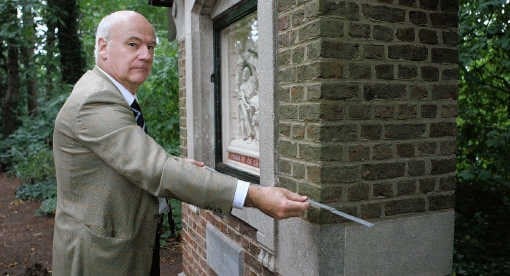 Johan Vanden Abeele denkt dat het paneel in dit kapelletje in Overmere zit.Gianni Barbieux