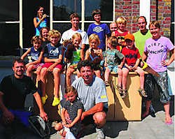 Leerkrachten, sympathisanten en ouders staken de voorbije weken de handen uit de mouwen om 't Schoolke om te toveren tot De Sterrebloem. John De Vlieger