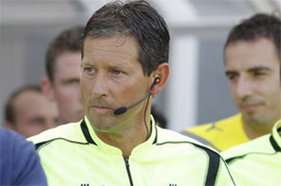 Scheidsrechter Frank De Bleeckere gaat nog twee jaar door