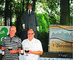Roeland Snyers en Nico Van Loock lusten 't Baronneke alvast. En de reus heeft er precies ook al zin in.mph