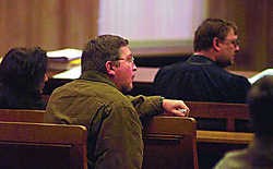 Acht jaar geleden stond slachtoffer Stefaan Verschatse al eens oog in oog met zijn belagers voor de rechtbank, nadat hij door een oud-leerling werd geslagen. Patrick Holderbeke