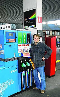 Stany Nimmegeers voerde mee actie aan het Esso-tankstation.ksg