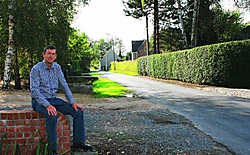 Paul Van den Bossche, voorzitter van het feestcomité Vennestraat: 'Waarom wordt onze straat zoveel breder?' Peter Dirix