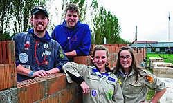 In de nieuwe lokalen aan de Leysafortstraat zullen zowel Chiro als scouts onderdak vinden. Hannes Dugardeyn, Hans Cools, Silke Spriet en Mieke Corneillie kunnen verbroederen.Stefaan Beel