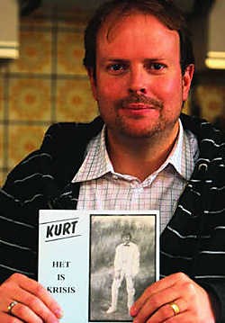 Kurt toont de originele single die hij als kind opnam. Peter Maenhoudt
