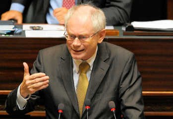 Minder dan de helft van de kamerleden daagde op voor de repliek van premier Van Rompuy.belga