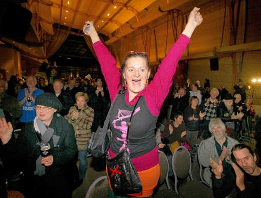 Het nee-kamp vierde de overwinning uitbundig in het Horta-café.Jimmy Kets