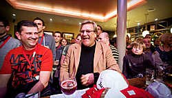 Johan Boskamp becommentarieerde vanuit café De Vijfhoek de wedstrijd KV Mechelen - RSC Anderlecht.<br> Stijn Hermans