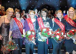 Het Vlaams-Brabantse podium: Miss Maxi Alexandra Rossini, eredames Els Leonard en Anna Vereertbrugghen en finalistes Kristel Minnaert en Marie Steffens. Yvan De Saedeleer
