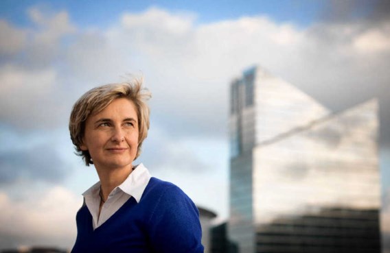 Hilde Crevits: 'Wist u dat er binnen de diensten Openbare Werken tot voor kort nul woordvoerders waren? De communicatie tot in de huiskamer is tot nu toe niet goed verzorgd.' Jimmy Kets