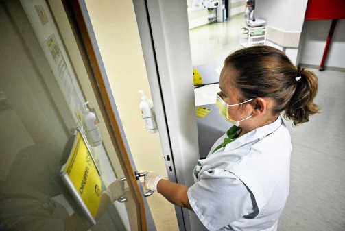 Op de quarantaine-afdeling voor jonge griepslachtoffers in het UZ van Jette. Bart Dewaele