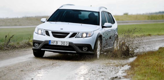 De Saab 9-3X BioPower rijdt ook op gewone superbenzine.saab