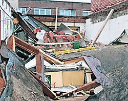 Van de oldtimer bleef niets meer over. De ravage was enorm.Koen Merens