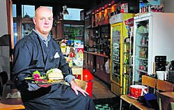 Didier Van Autrève van Chandi's scoort met zijn broodje The Red Duck Asia. Hendrik De Rycke