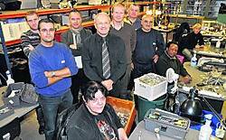 De medewerkers van de Kringloopwinkel: 'We leven in een wegwerpmaatschappij.' efo