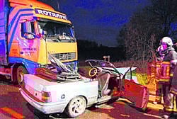 Het duurde bijna een halfuur voor de brandweer de 30-jarige bestuurder van de auto, Xavier Steyaerts uit Nieuwerkerken, bevrijd had uit zijn wagen. Ralf Eicker