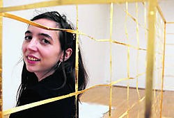 Louise (24): 'Vier uur poseren voor 100 euro is makkelijk verdiend.' gia