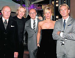 De familie in de zaak: (v.l.n.r.) Roland Helsen en zijn vier kinderen Stijn, Bert, Liesbeth en Frank. Mine Delemans