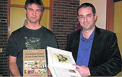 Marvin Olbrechts en Bart Doms zijn trots op de publicatie.kms