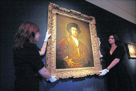 Het 'Portret van een man met de hand in de zij' van Rembrandt dat 22 miljoen euro opbracht.afp