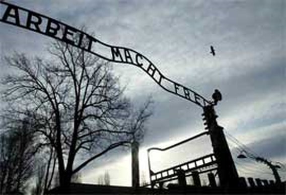 Opschrift ‘Arbeit macht frei’ gestolen voor Britse verzamelaar