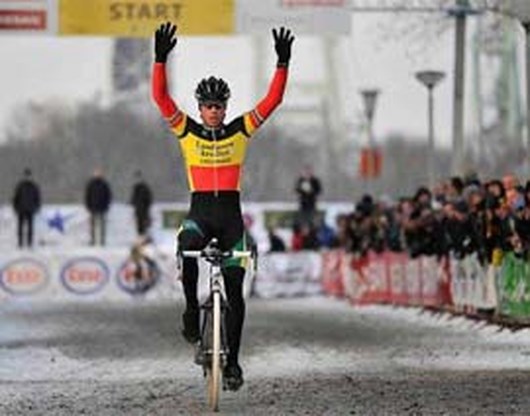 Oppermachtige Sven Nys wint Scheldecross