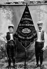 De Vlamingen van Hocquet in La Louvière hadden hun eigen verenigingen.off world