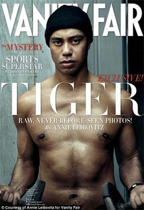 Tiger Woods rolt spierballen in Vanity Fair