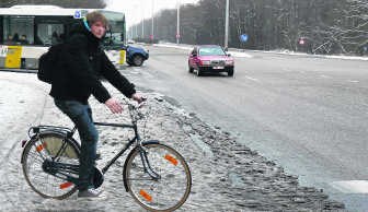 Elke dag wagen weggebruikers zich op de gevaarlijke oversteekplaats. ksg
