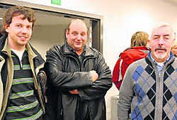 OCMW-raadsleden Lieven Meert en Alain Triest en OCMW-<br>voorzitter Paul De Schepper (vlnr.) zagen dat het goed was.