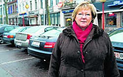 Burgemeester Gerda Mylle op de Grote Markt: 'Wij leggen hier de nodige leidingen om eventueel bijkomende camera's te kunnen installeren.' Stefaan Beel