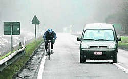 Fietsers riskeren hun leven op de N253. Koen Merens
