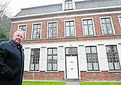 Kardinaal Danneels op de receptie na de laatste mis die hij voorging. dba