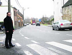 Bruno Déthune: 'Het zebrapad aan de Juliaan Claerhoutstraat is werkelijk gevaarlijk.' Jan Decock
