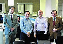 Jens Joossens van Voka (links) naast Serge Kestens, Wim Vermeulen en Guy Devlieghere (rechts), die op zoek blijven naar informatici voor hun bedrijf. Stijn Hermans