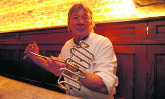 Claude Henry: 'Stoemp maak je met een stoemper'. Herman Ricour