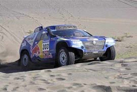 Spanjaard Carlos Sainz boekt eerste eindzege in Dakar Rally